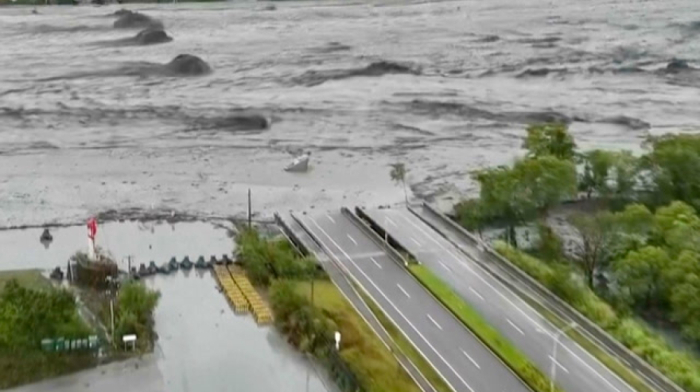 China braces as powerful typhoon hits Guangdong