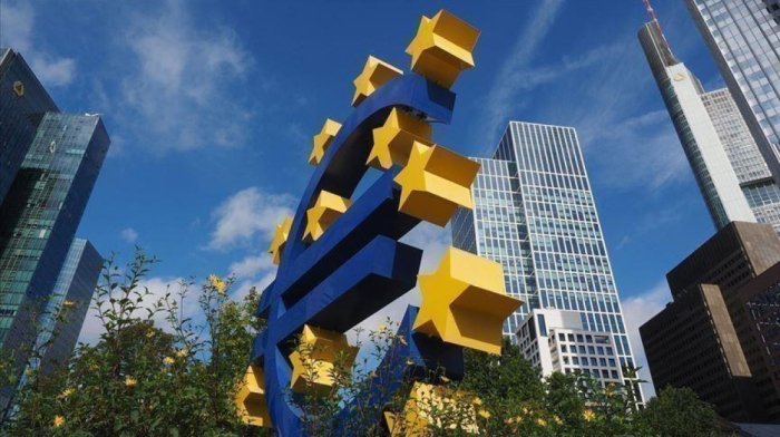 Eurozone consumers forecast negative economic growth, ECB survey shows