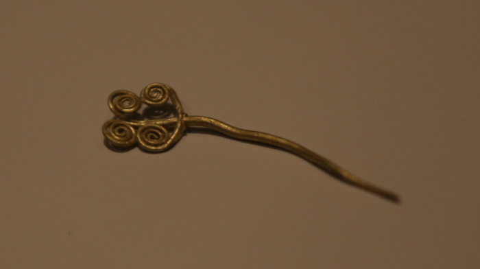Archaeologists uncover 4,500-year-old brooch and jade in Troy