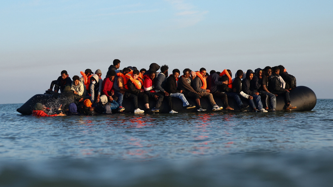 125 migrants make record English Channel crossing in one dinghy