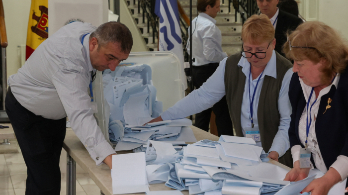 Moldova's pro-EU government edges towards majority in pivotal vote
