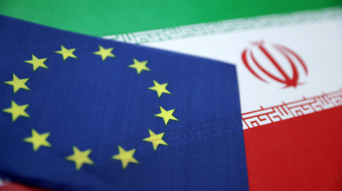 Iran slams return of UN sanctions, signs MoUs to buy Russian reactors