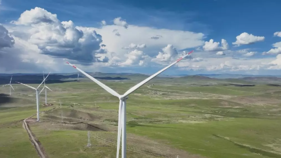 Xizang embraces wind, solar power for green development