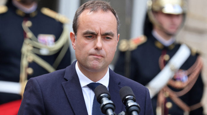 French government quits just hours after being appointed, deepening political crisis
