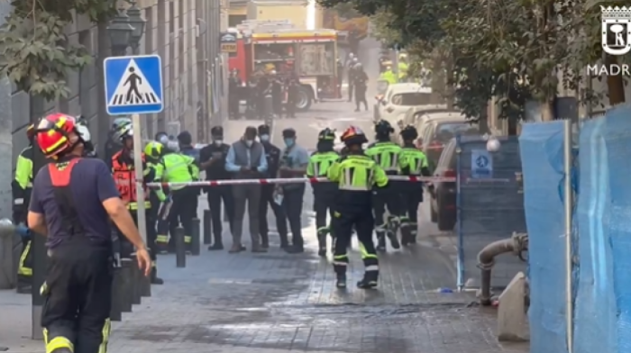 Three injured and four missing in partial building collapse in central Madrid