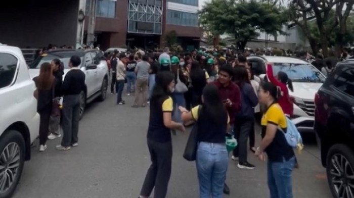 Magnitude 7.5 quake strikes southern Philippines, tsunami warning issued