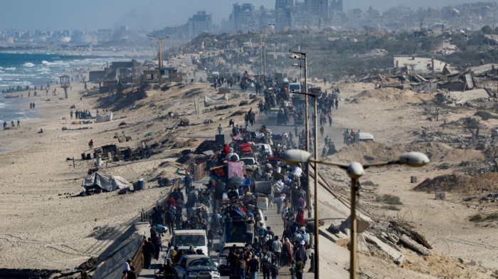 Gazans stream back home as Israel-Hamas ceasefire holds