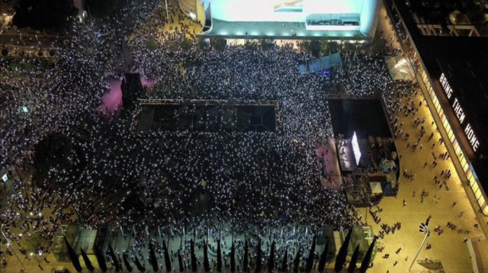 Thousands gather in Tel Aviv to mark Gaza ceasefire