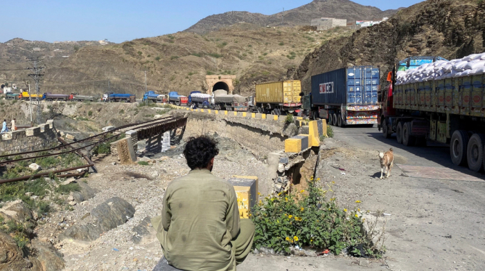 Pakistan closes border with Afghanistan following exchanges of fire