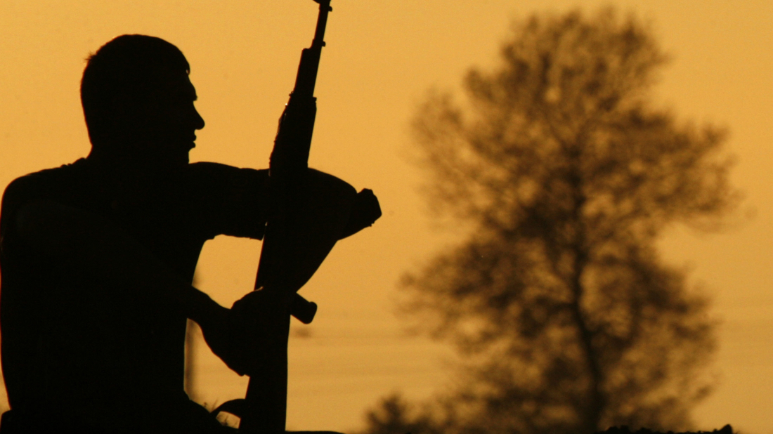 Estonia closes road through Russian territory after troop sighting