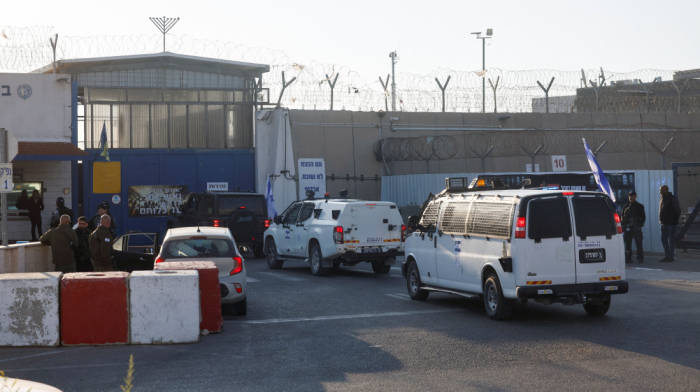 Hamas hands over seven Israeli hostages to ICRC in Gaza