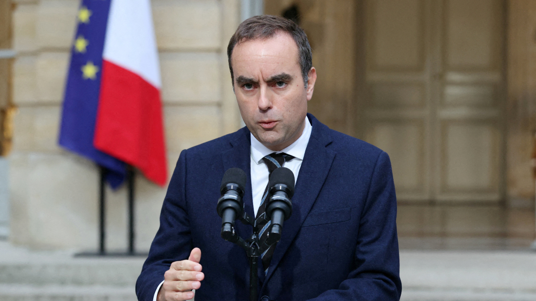 French presidency unveils new cabinet as budget pressure intensifies