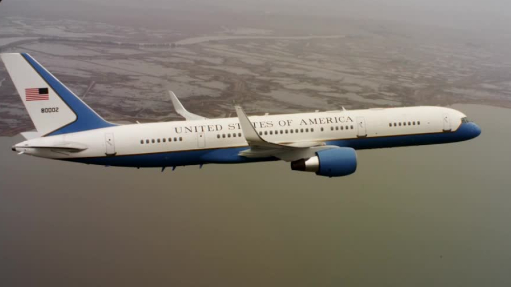 U.S. defence secretary Hegseth’s plane diverts to UK after windshield crack