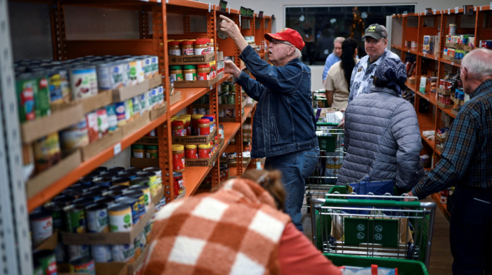U.S. states warn food aid benefits will halt if federal shutdown drags on