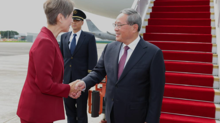 Chinese premier arrives in Singapore for official visit