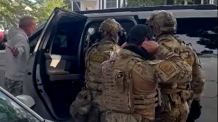 Tear gas and arrests as immigration raid sparks chaos in Chicago neighborhood