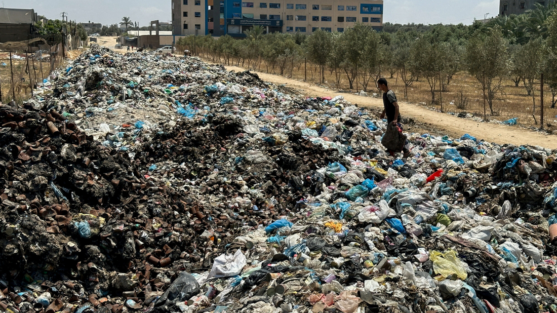 Quarter million tons of waste pile up in Gaza City amid health crisis
