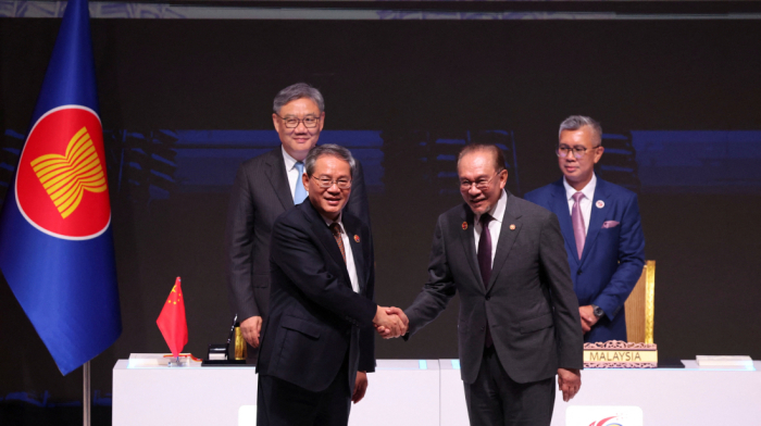 China and ASEAN, hit by U.S. tariffs, sign upgraded free trade pact