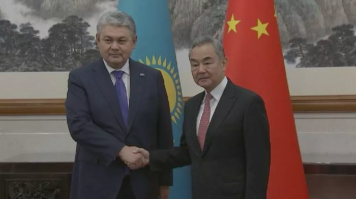 Chinese FM holds talks with Kazakhstan's FM