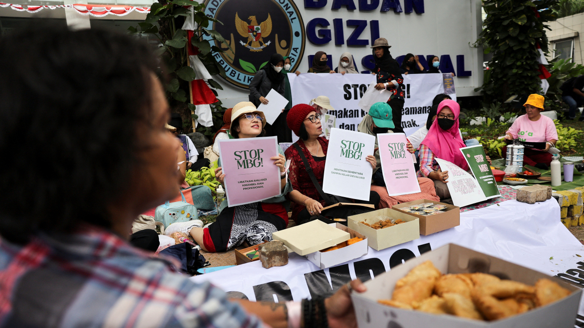 Indonesia investigates poisoning cases under free meal rollout