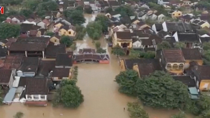 Death toll rises to 13 as floods devastate central Vietnam