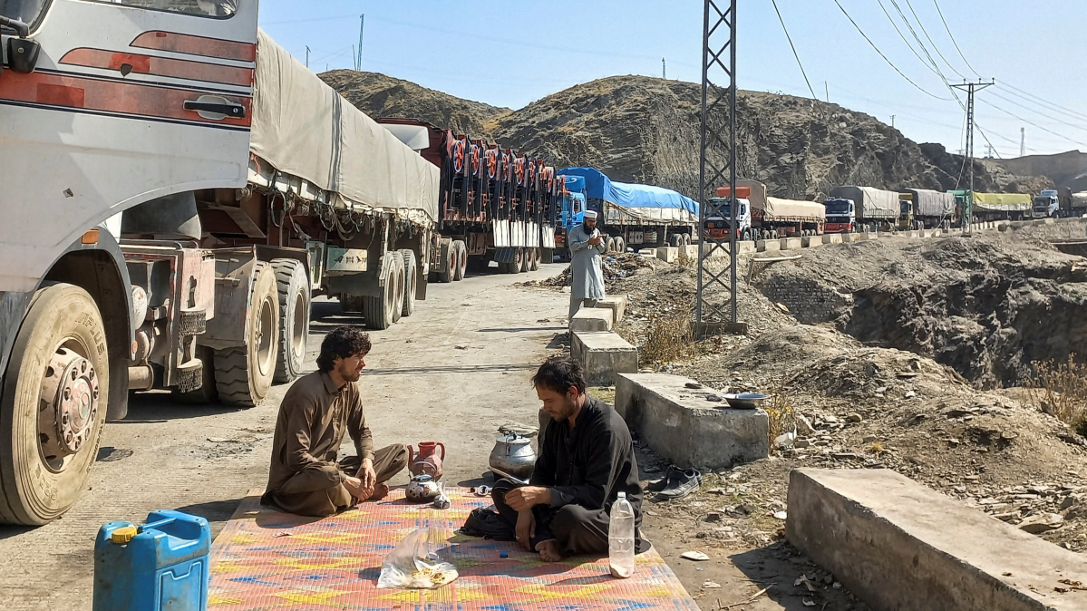 Afghanistan and Pakistan extend ceasefire, as border closures deepen humanitarian crisis