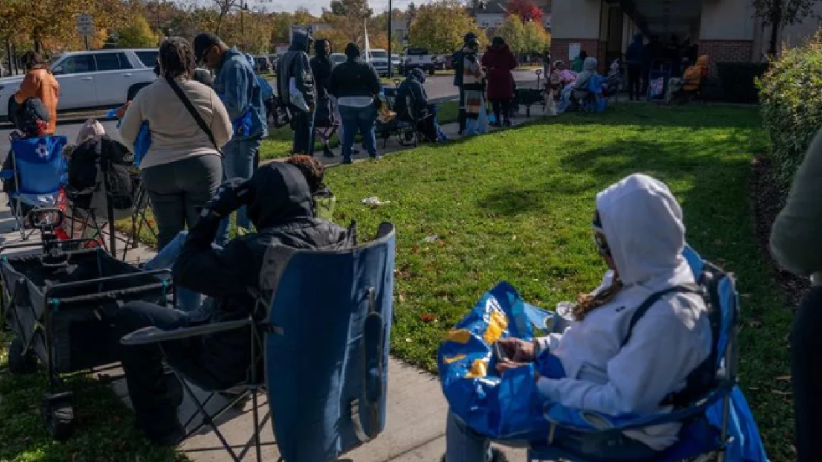 Millions face food aid cliff in U.S. government shutdown standoff