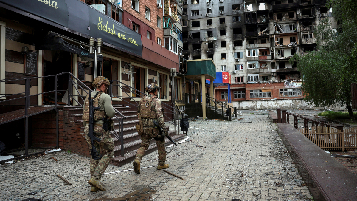 Ukraine Struggles to Hold Pokrovsk Against Multi-Thousand Russian Force