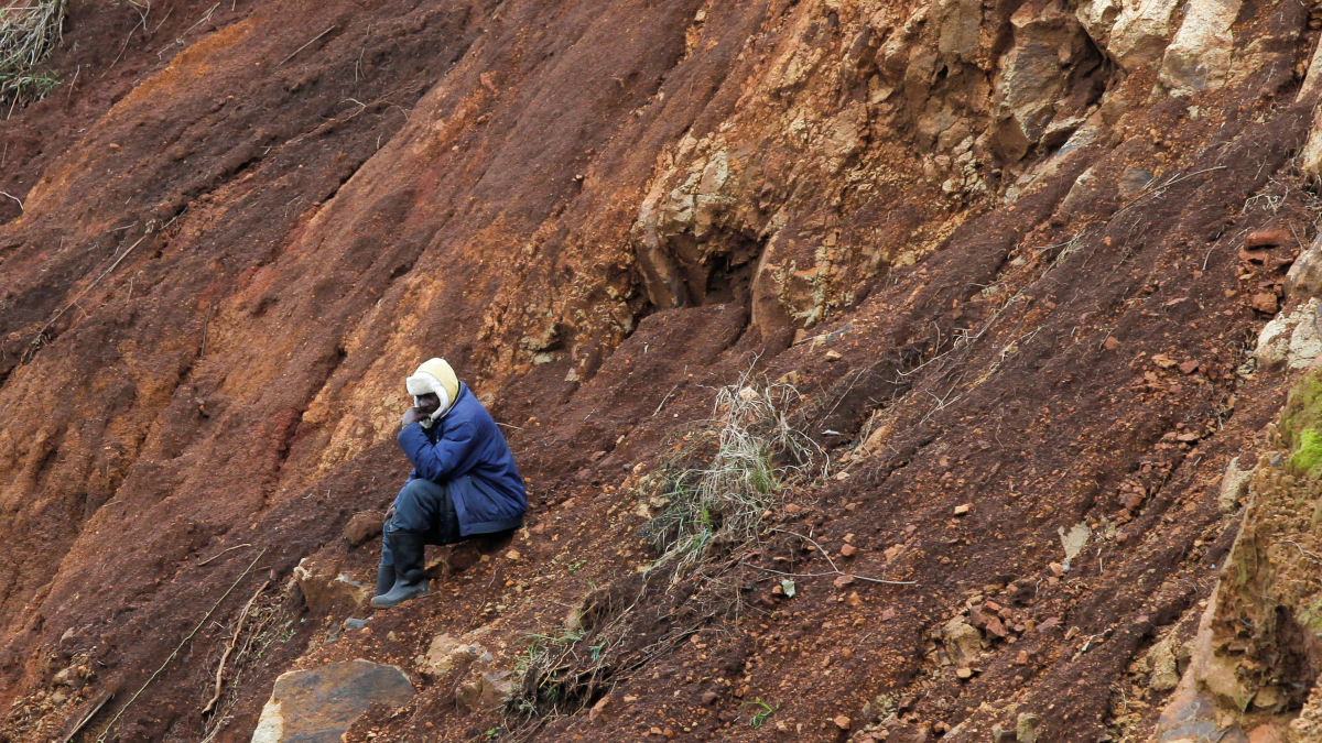 Kenyan landslide death toll rises to 26 as flash floods halt rescue operations