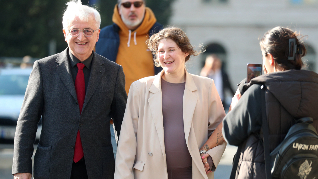 Pregnant British teenager free from Georgian prison