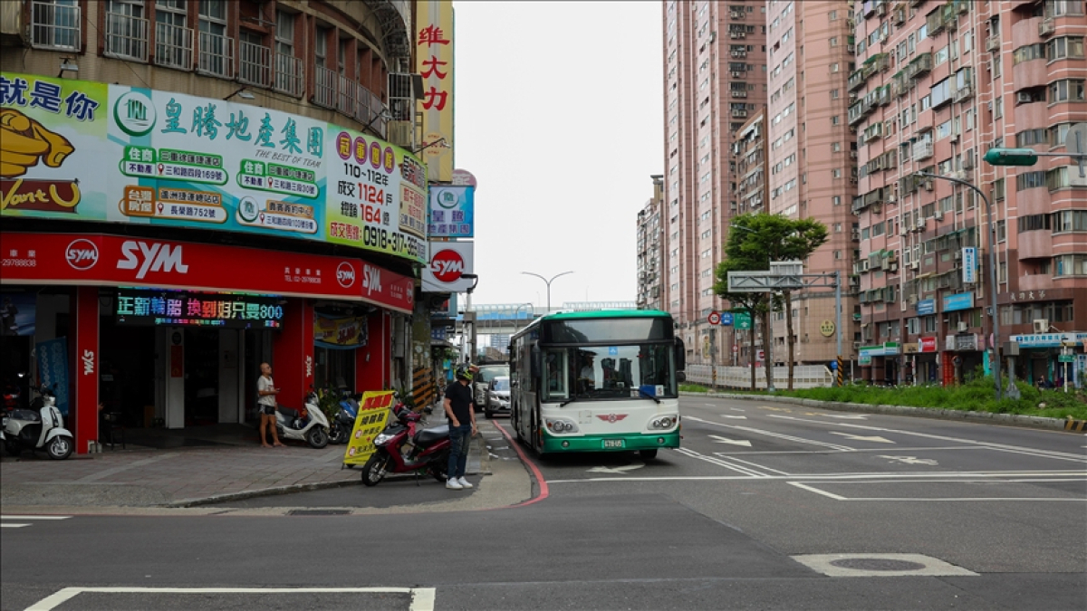 China extends visa-free policy to 2026 for 45 countries