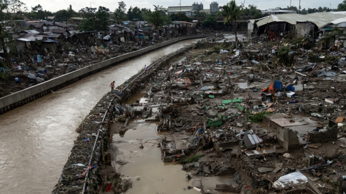 Typhoon Kalmaegi kills 114 in Philippines, nears Vietnam