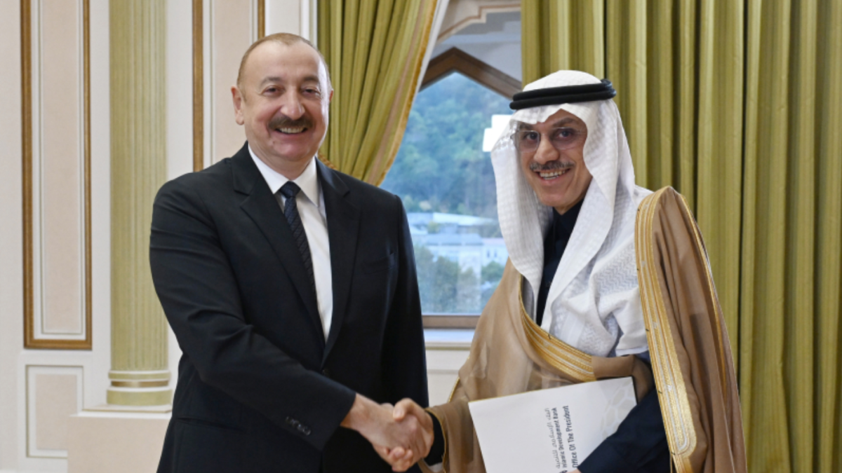 President Ilham Aliyev meets heads of Arab Coordination Group institutions
