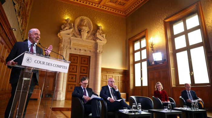 Report: Louvre museum will need years to fix security issues