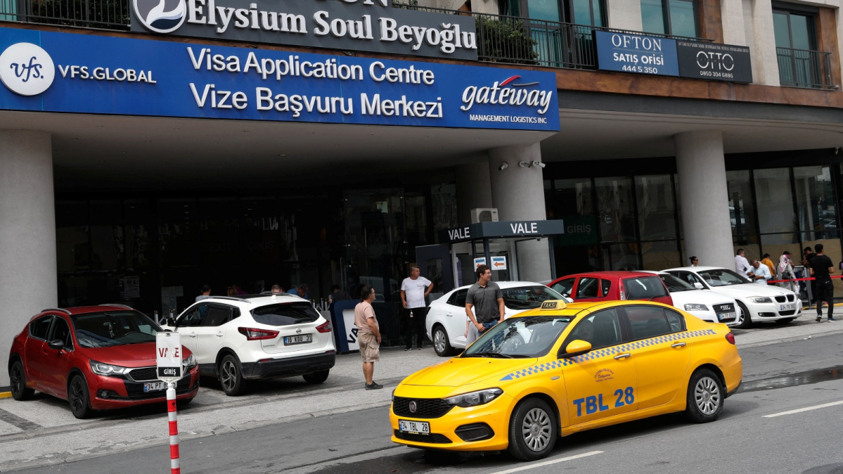 Türkiye mulls electronic work visas, joint migrant database for Uzbek citizens