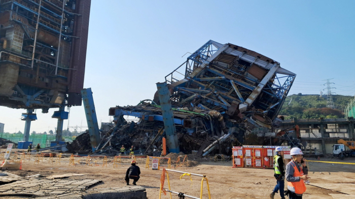 Five remained trapped after collapse at South Korea power plant