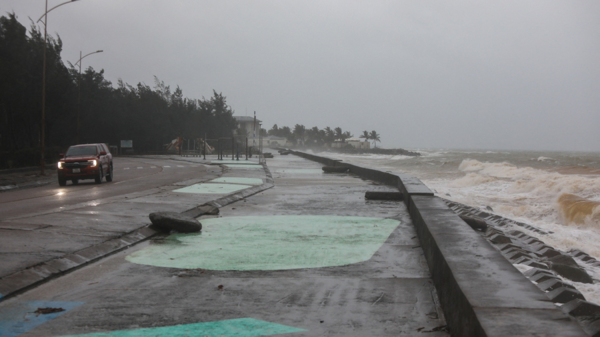 Typhoon Kalmaegi hits Vietnam after killing 114 in Philippines