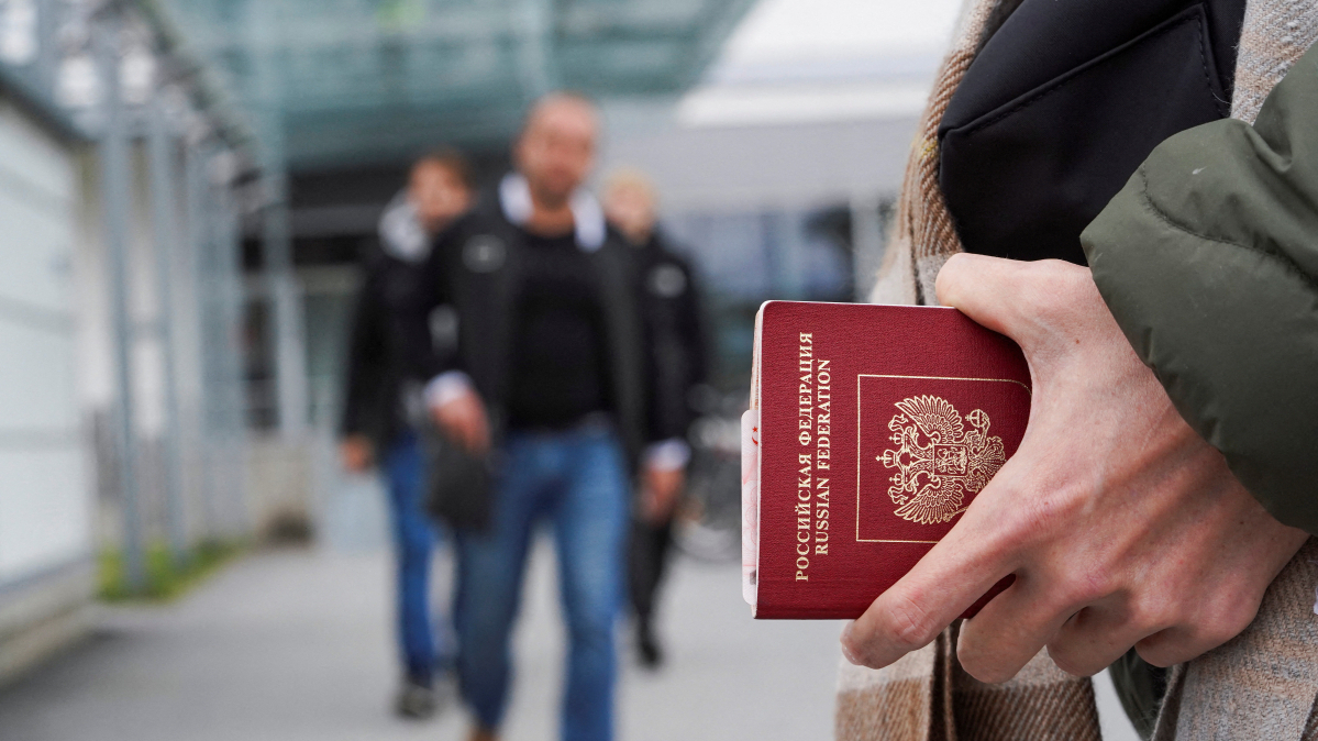 EU tightens controls on Russian visa access