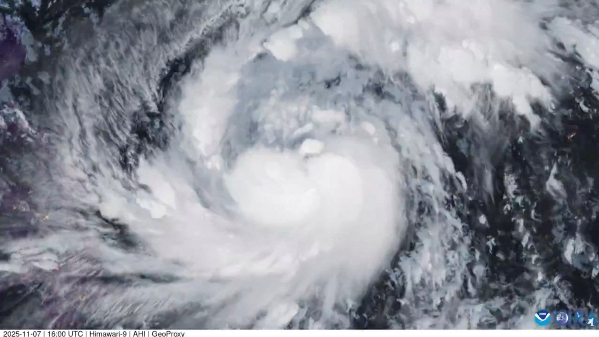 Typhoon Fung-wong threatens the Philippines with extreme storm surges and winds