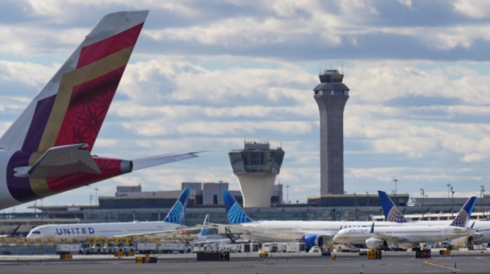 U.S. airlines cancel 1,330 flights due to shutdown