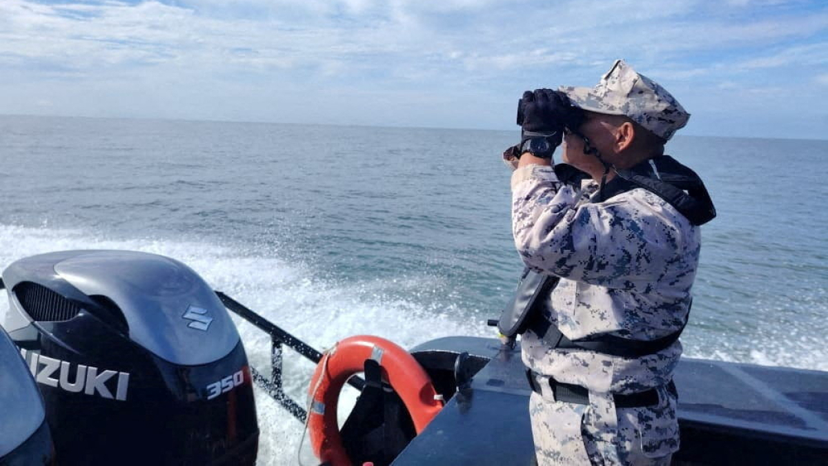 Eleven people dead in Thai-Malaysia search after Rohingya boat sinks