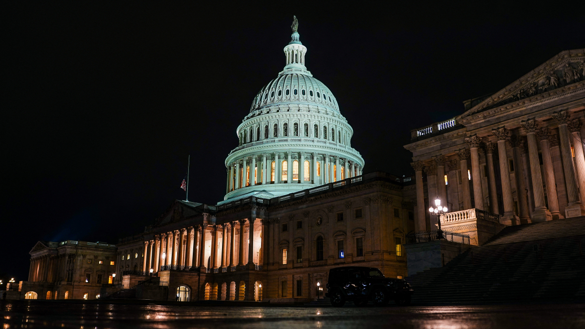 U.S. Senate advances bill to end federal shutdown