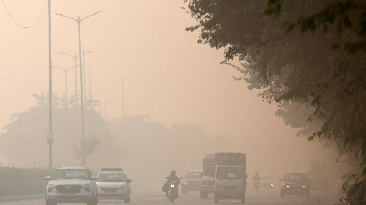 India tightens anti-pollution curbs in New Delhi as air quality dips