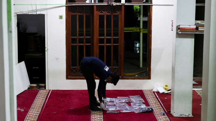 Seven homemade bombs planted in Jakarta mosque, police say suspect acted alone