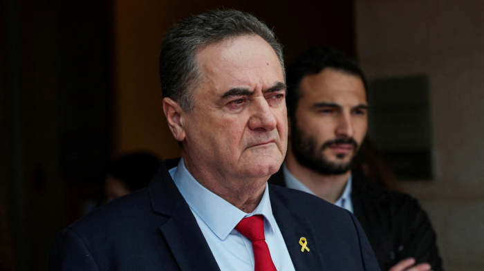 Israeli defence minister says he intends to close public radio station