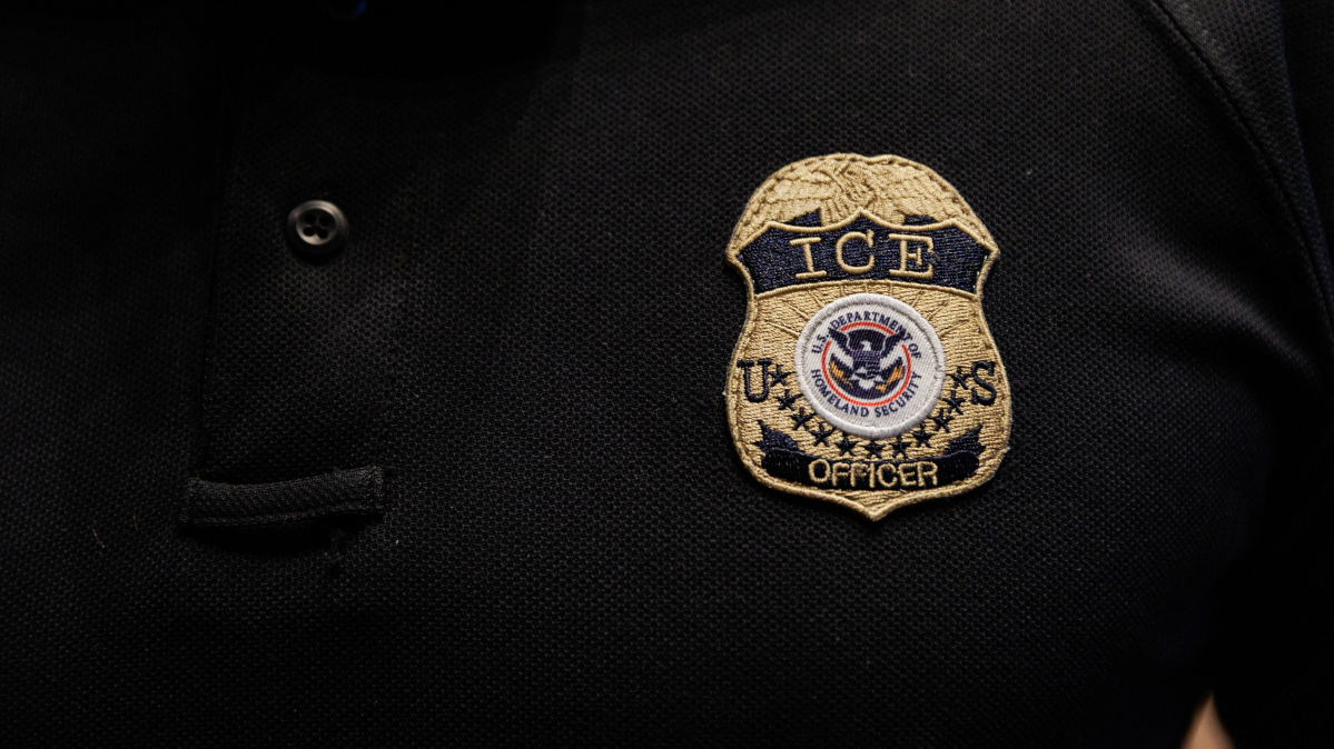 U.S.hires 50,000 federal workers to expand immigration roles