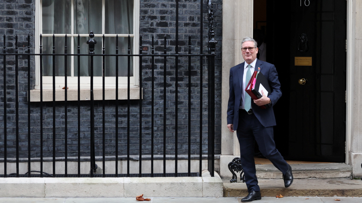 UK lobbying Poland to buy Swedish submarines, sources say