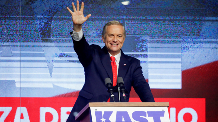 Far-right Kast gains ground ahead of Chile runoff after close first-round result