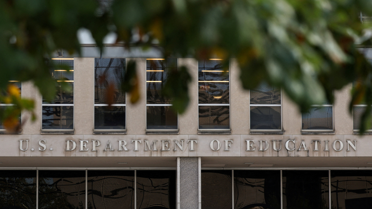 U.S. colleges see 17% drop in newly enrolled international students