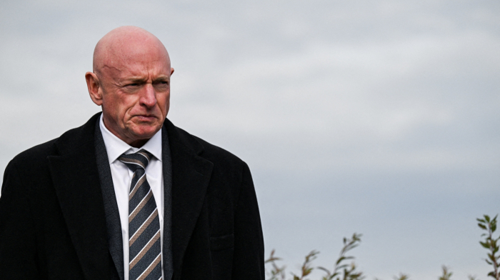 Pentagon threatens to prosecute Senator Mark Kelly by recalling him to Navy service